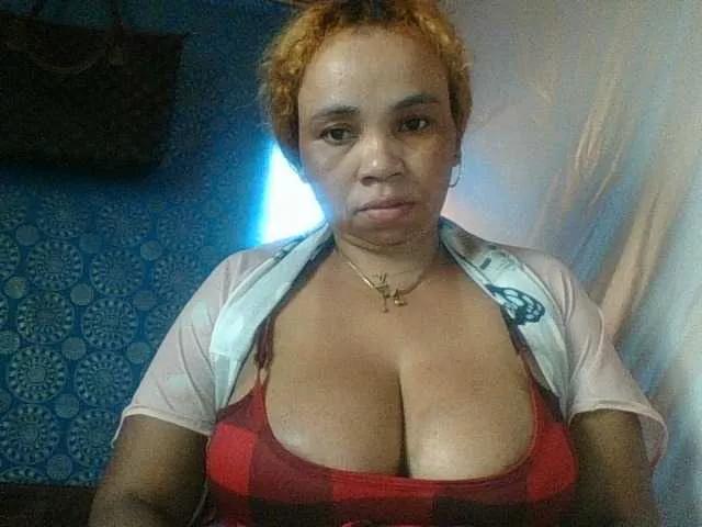 Join naked slut Amanah Amanah from BongaCams