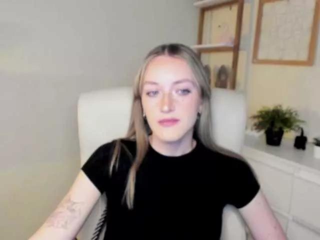 Watch EvelynBlond, she wants to masturbate for you EvelynBlond from BongaCams